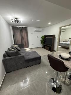 Royal's Kingston Suite 2 - 4