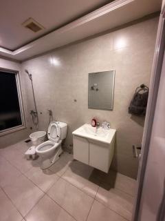 Cozy Apartment with a King Bed - 1