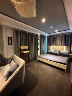 Cozy Apartment with a King Bed - Lahore - 8