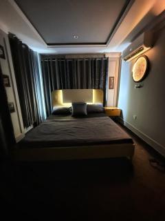 Cozy Apartment with a King Bed - Lahore - 4
