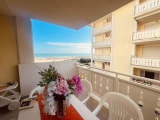 Beachfront apartment with sea view - 0