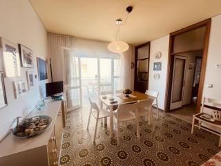 Beachfront apartment with sea view - 9