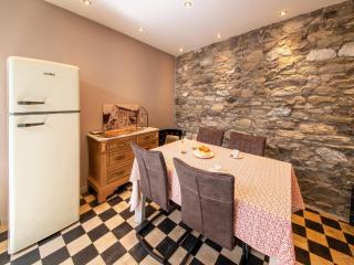 Stylish Stay Near Forest - 7