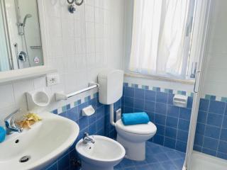 Bright apartment with balcony-Beahost - 4