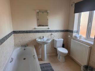 Spacious Luxurious Serviced Accommodation 6 - Barrow in Furness - 3