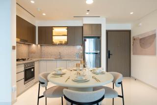 KeyRock - Palm View Apt with Pool & Gym Access - 8