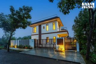 StayVista at Villa Alora with Jacuzzi - Lonavla - 9