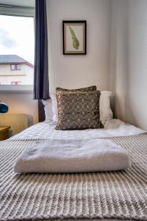 Two Bed Holiday Home with Free Parking in Inverness - 3