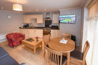 The Queens Hotel & Victoria Cloisters Apartments - 2