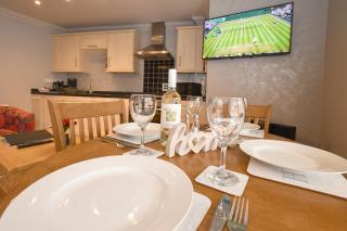 The Queens Hotel & Victoria Cloisters Apartments - 5