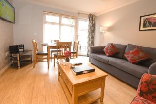 The Queens Hotel & Victoria Cloisters Apartments - 8