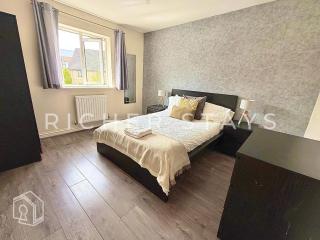 Modern 4BR Home in Grays - West Thurrock - 1