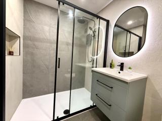 Detached Modern Flat 8 Min Walk to Pudsey Station - Farsley - 8