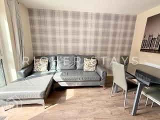 Modern 4BR Home in Grays - West Thurrock - 4