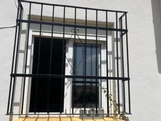 BEAUTIFUL RENOVATED 1 BEDROOM APARTMENT WITH ACCESS TO 4 POOLs - 5
