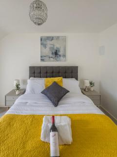 Spacious Luxurious Serviced Accommodation 8 - 8