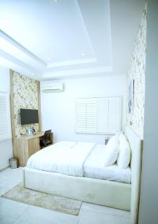Tranquil Oasis Hotel - 9
