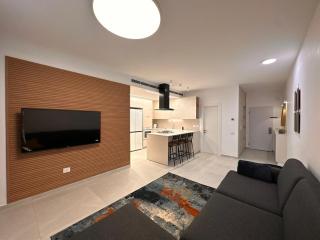 Family Friendly 3BR with Free Parking - in Rishon Letzion - Rishon LeẔiyyon - 0