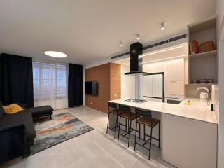 Family Friendly 3BR with Free Parking - in Rishon Letzion - Rishon LeẔiyyon - 1