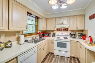 half Mi to DeSoto Lake Hot Springs Village Home - 4