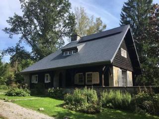 Large hunting lodge with enormous beautiful garden - 0