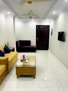 Facing Eiffel Tower Garden view prime location - 1