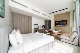 SettlerHomes - Liv Marina Luxe With Gym, Pool, Sauna - 5