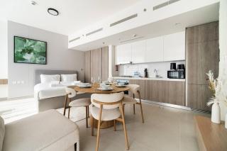 SettlerHomes - Liv Marina Luxe With Gym, Pool, Sauna - 2