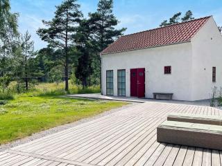 10 person holiday home in KATTHAMMARSVIK - Katthammarsvik - 1