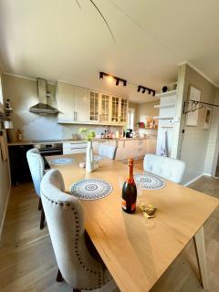 Top location - Amazing views - 2