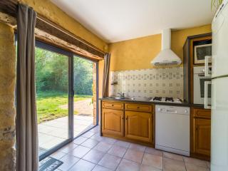 Poolside Haven in Salles - Larzac - 6