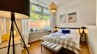 BeckHomes Munich, 210 QM, 20 Guests, 7 BR, 3 stylish central separable apartments or one large unit - 4