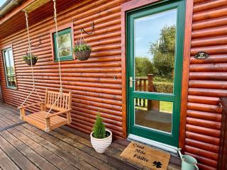 Cois na hÉirne - Log Cabin with Lake View & Hot Tub - Belturbet - 8