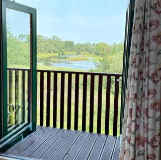 Luxury Waterfront Retreat I Private Sauna & Hot Tub - 7