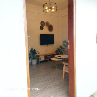 Logan's Transient Home- U1 Apartment with Balcony - Baguio - 6