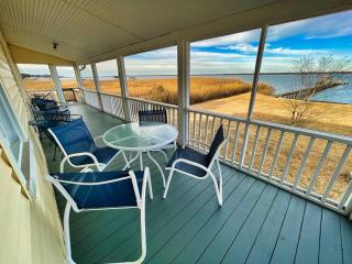 Cozy & Content River Retreat Beach Hot Tub & Games - 2