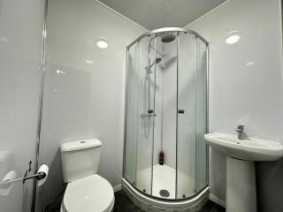 Cozy Stay for 3 in the West Midlands - BPG Holiday Home 4 - 4