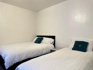 Cozy Stay for 3 in the West Midlands - BPG Holiday Home 4 - 1