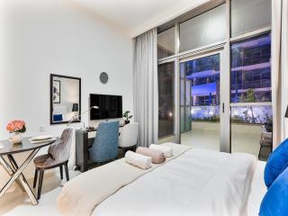 Savis Homes - Furnished Spacious Studio in Golf Promenade 2A by Damac Hills - 4