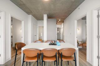 Family-Sized 4BR Luxury in Downtown Chicago - 3