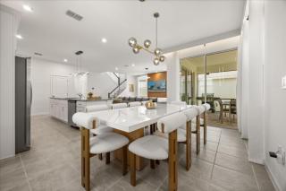 6 Bedrooms 45 Bathrooms Solara 9198Sc - 6