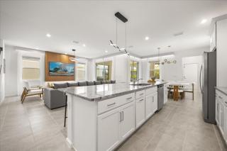 6 Bedrooms 45 Bathrooms Solara 9198Sc - 2