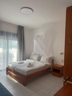 Finikas Studios & Apartments - Kalamaki Holidays - 3