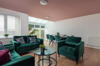 5BR Modern House Parking M1 - 3