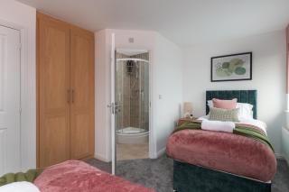 5BR Modern House Parking M1 - 2