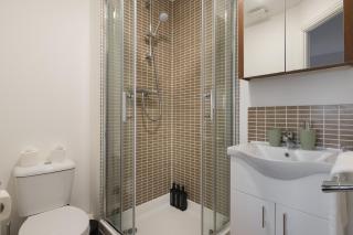 5BR Modern House Parking M1 - 1