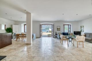 Waterfront Palace apartment by MN Property - 8