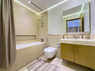 Luxury Redefined 1BR Apartment in Emaar 5242 - 3