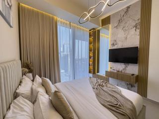 Luxury Redefined 1BR Apartment in Emaar 5242 - 2