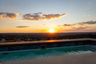 Sunset Views - King Bed - Workspace - Sandton - Johannesburg - 8